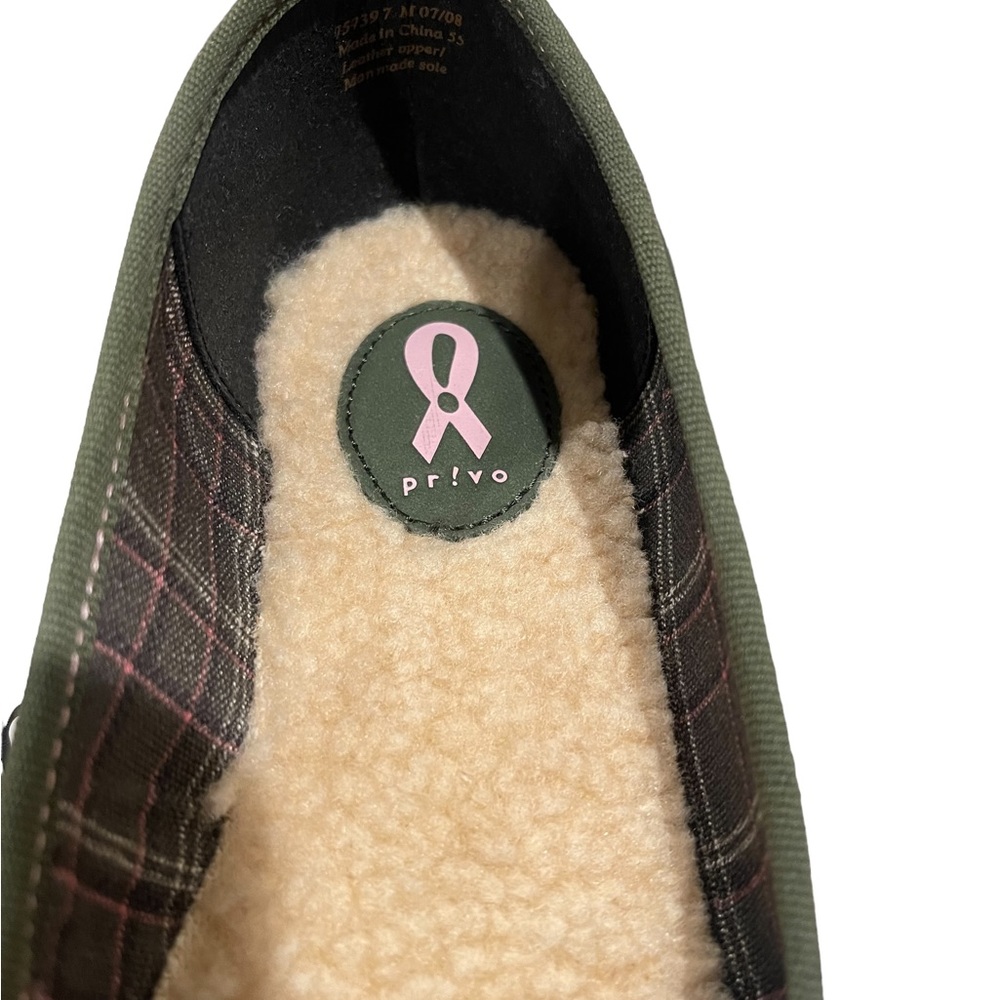 PRIVO by CLARKS Breast Cancer Awareness Shoes - Picture 3 of 9
